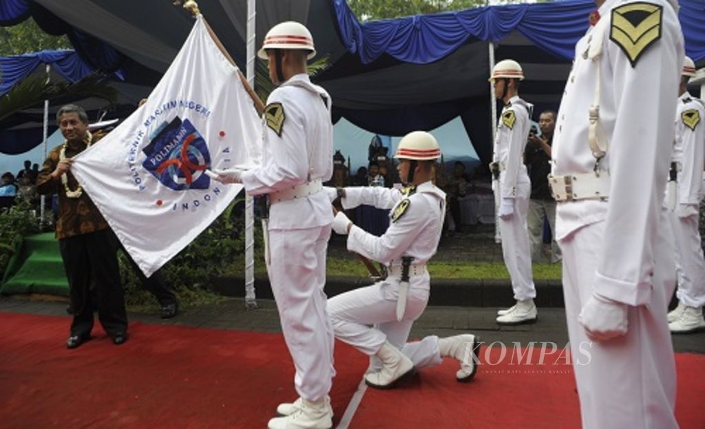 Suasana peresmian Politeknik Maritim Negeri Indonesia (Polimarin) di Kota Semarang, Jawa Tengah, Senin (14/1/2013). 