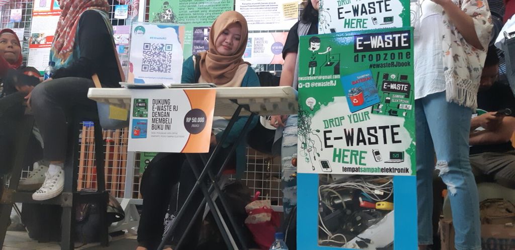 <i>Booth </i>Komunitas E-Waste JR di Festival Relawan 2018, di Jakarta, Sabtu (1/12/2018). 