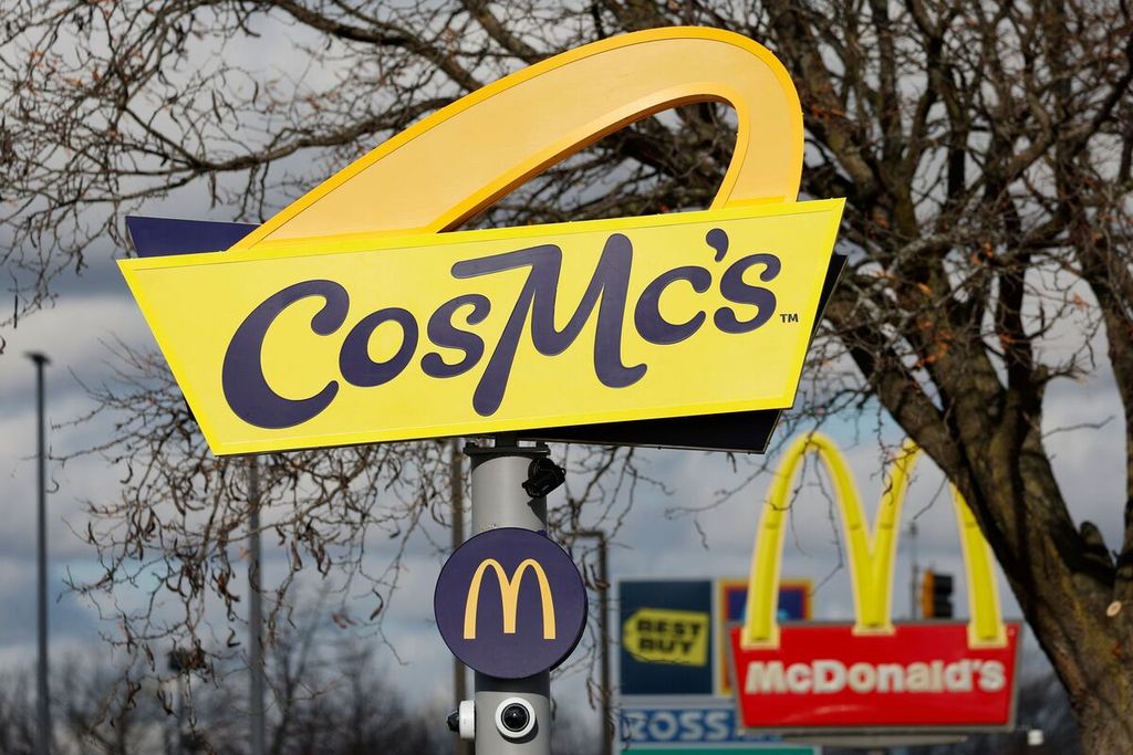 Logo McDonald’s di salah satu gerai di Illinois, Amerika Serikat, pada awal Desember 2023. Pada 4 Januari 2024, induk perusahaan McDonald’s mengakui terdampak boikot untuk solidaritas kepada Palestina.