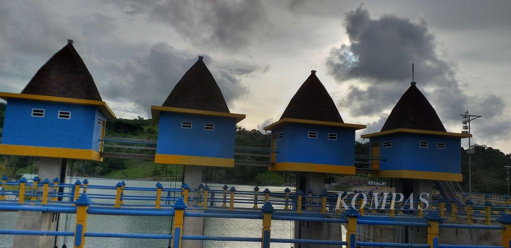 Bendungan Rotiklot, Belu, diresmikan Presiden Joko Widodo, Senin (20/5/2019). Bendungan ini dibangun dengan mengikuti arsitektur rumah adat Belu. Manfaat bendungan ini juga untuk tujuan wisata dan pengairan bagi petani di sekitarnya.