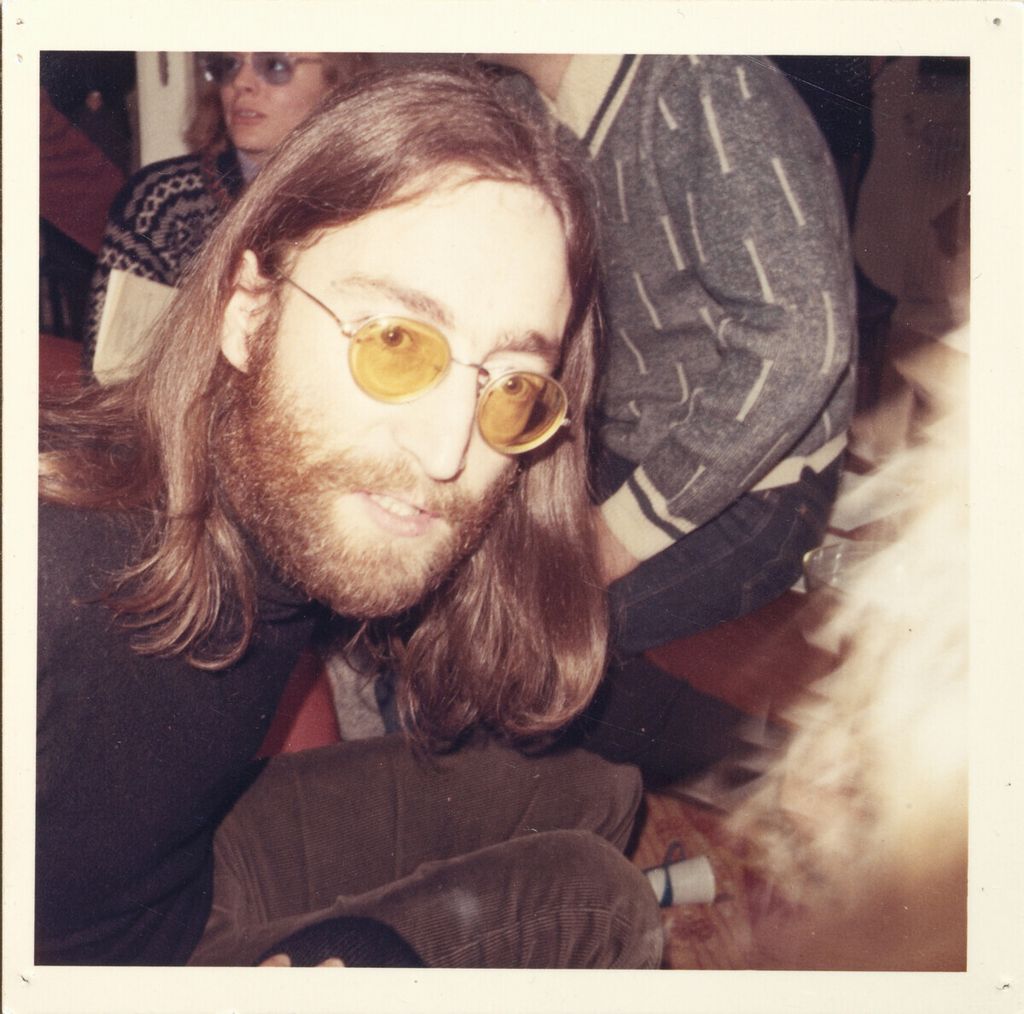 Foto yang dirilis pada 15 September 2021 ini menunjukkan anggota kelompok musik The Beatles, John Lennon sedang berada di Thy, Denmark, pada 5 Januari 1970. 