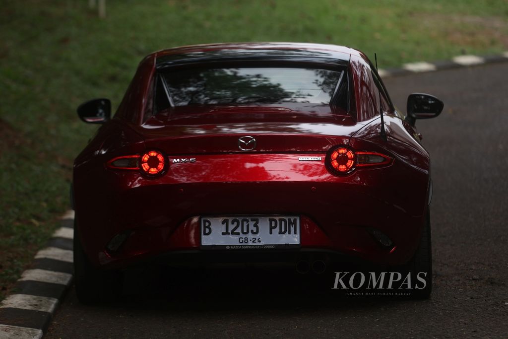 Bagian buritan Mazda MX-5 RF.