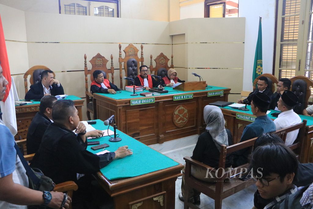 Tiga saksi meringankan dihadirkan oleh terdakwa Ajun Komisaris Besar Achiruddin Hasibuan di Pengadilan Negeri Medan, Sumatera Utara, dalam kasus perniagaan solar bersubsidi, Senin (11/9/2023). 