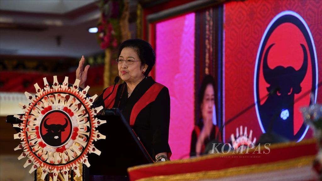 The Chairwoman of PDI-P, Megawati Soekarnoputri, delivered a political speech followed by the inauguration of the board of DPP PDI-P for the 2019-2024 period at the closing of the 5th PDI-P Congress held at Grand Inna Bali Beach Hotel, Bali, on Saturday (10/8/2019).