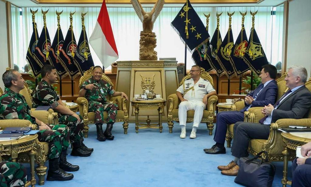 Kepala Staf TNI AU Marsekal Fadjar Prasetyo bertemu delegasi Perancis, di Jakarta, Jumat (20/1/2023).