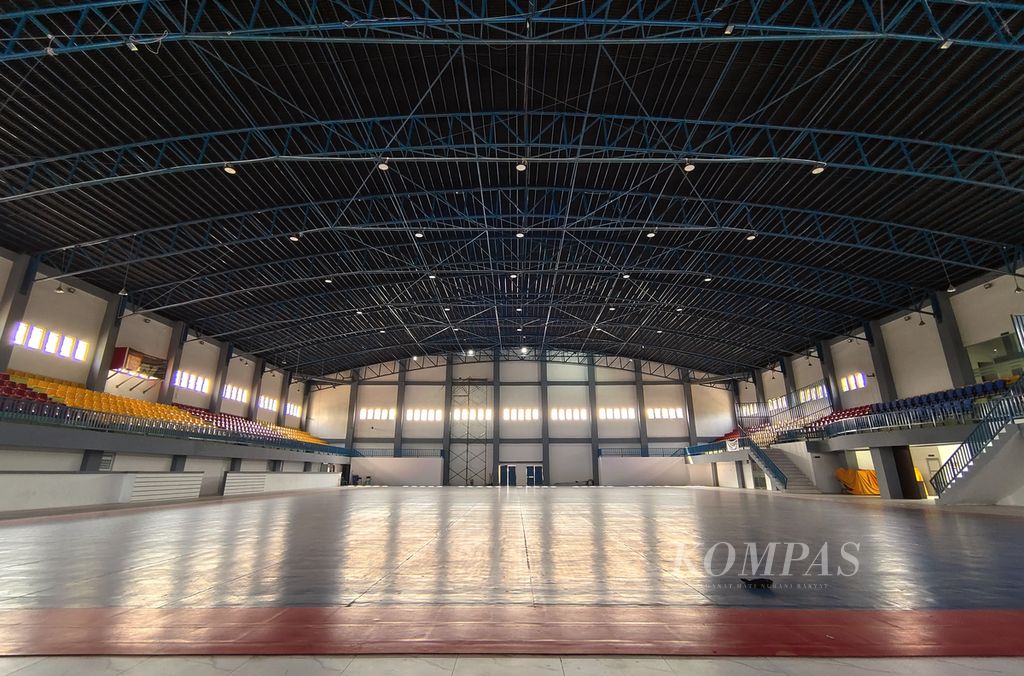 Kondisi bagian dalam arena futsal untuk PON 2024 di Sport Centre Sumut di kawasan Pancing, Kecamatan Percut Sei Tuan, Deli Serdang, Sumatera Utara, Rabu (6/3/2024).