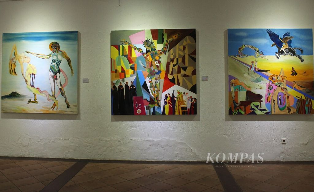 Lukisan karya Syakieb Sungkar dipajang dalam pameran Dreams di Cemara 6 Galeri-Toeti Heraty Museum, Jakarta, (12/6/2023). 