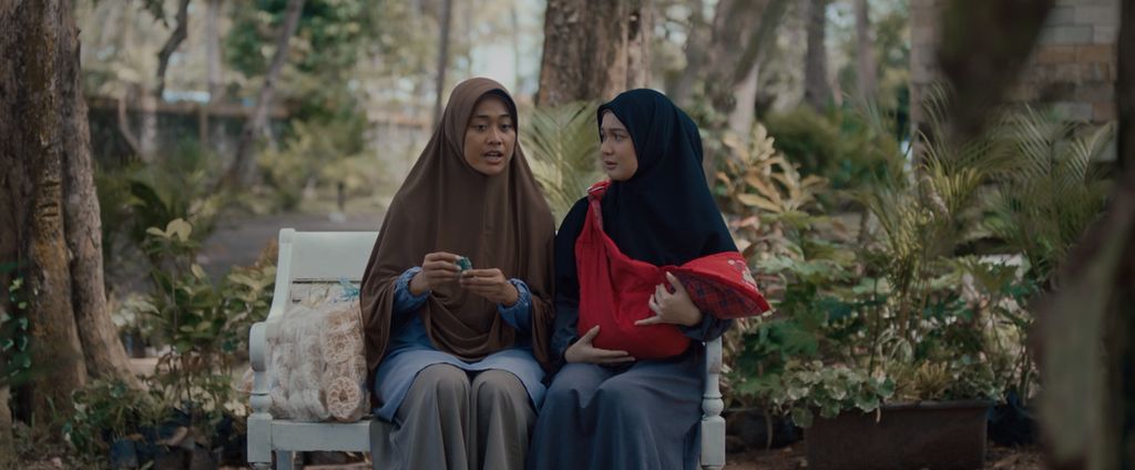 Potongan adegan film <i>Perjalanan Pembuktian Cinta</i> yang tayang di bioskop Indonesia mulai 7 Maret 2024. Film ini diperankan, antara lain, oleh Dea Annisa, Yayu Unru, Donny Damara, dan Teuku Ryan.