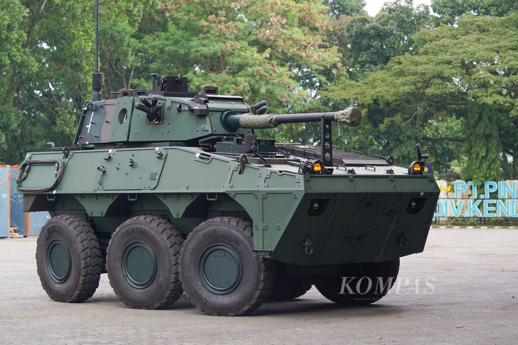 Panser Badak 6x6 buatan PT Pindad di Kota Bandung, Jawa Barat, Selasa (28/3/2023). Panser Badak menggunakan kanon berukuran 90 mm dan sudah digunakan Tentara Nasional Indonesia.