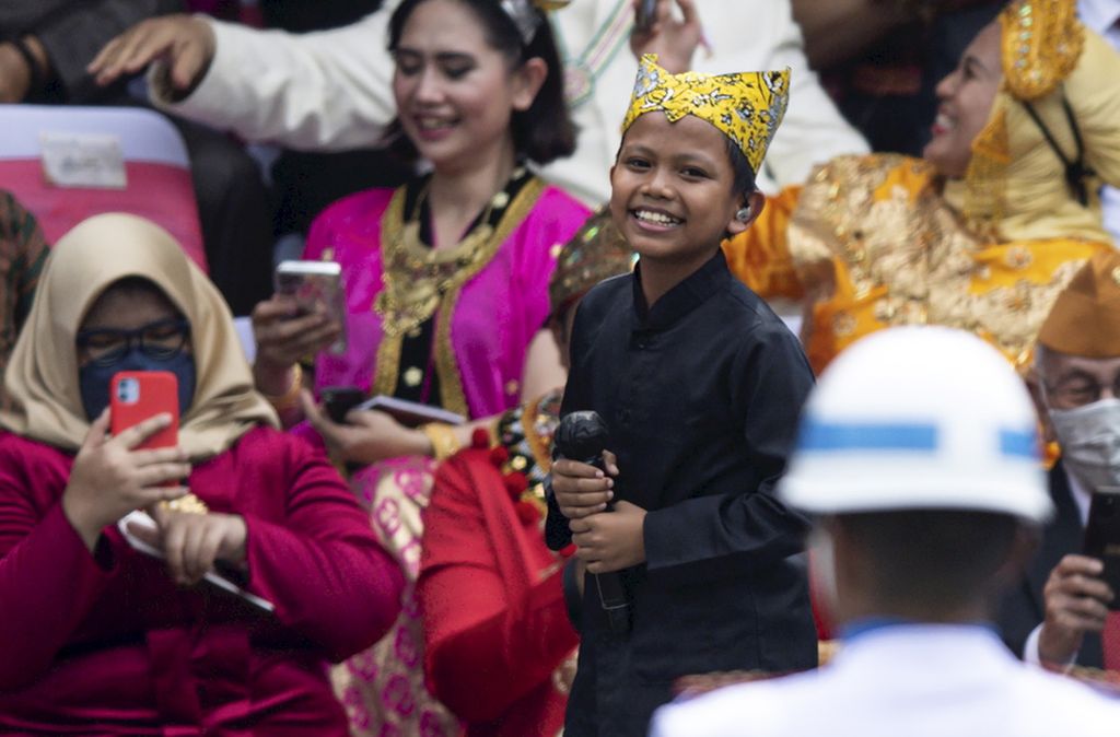 Penyanyi cilik Farel Prayoga tampil di sela Upacara Peringatan Detik-Detik Proklamasi Kemerdekaan Ke-77 Republik Indonesia di Istana Merdeka, Jakarta, Rabu (17/8/2022). 