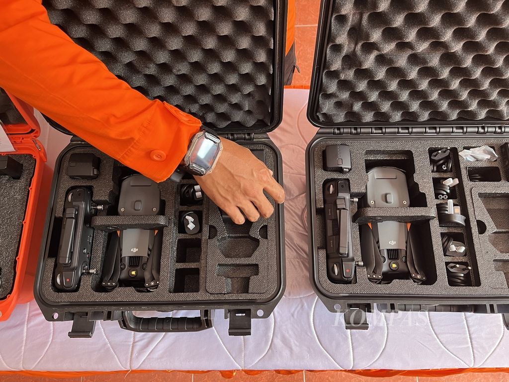 Alat <i>drone</i> menjadi bagian dari peralatan SAR di Kantor SAR Kendari, Sulawesi Tenggara, Rabu (27/3/2024). Siaga mudik SAR akan berlangsung pada 3-18 April 2024.