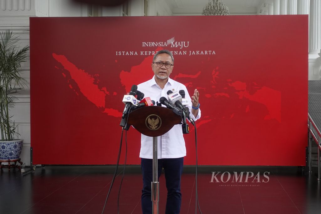 Menteri Perdagangan Zulkifli Hasan saat menyampaikan keterangan di kompleks Istana Kepresidenan, Jakarta, Kamis (18/1/2024).