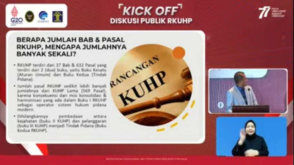 Wakil Menteri Hukum dan Hak Asasi Manusia Edward OS Hiariej memaparkan isi draf RKUHP dalam acara Kick Off Dialog Publik RKUHP di Jakarta, Selasa (23/8/2022). 
