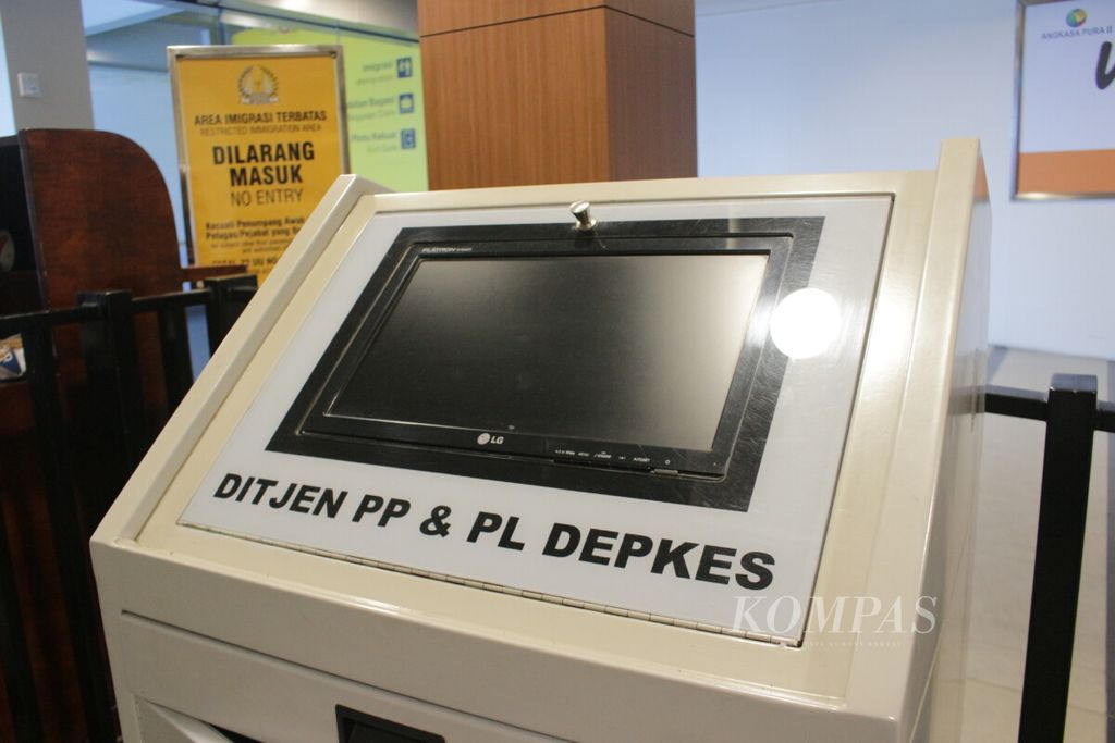 Alat pemindai suhu tubuh atau thermal scanner di bandara husein sastranegara bandung jabar rusak 