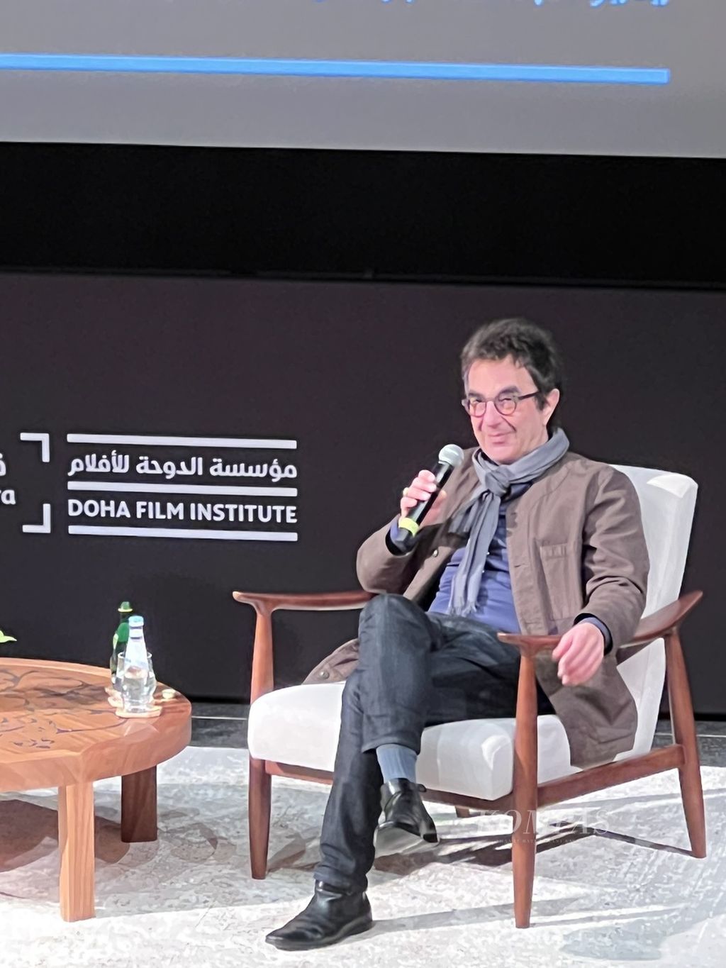 Atom Egoyan ketika mengisi kelas Qumra 2024 di Museum of Islamic Arts, Doha, Qatar, pada Rabu (6/3/2024).