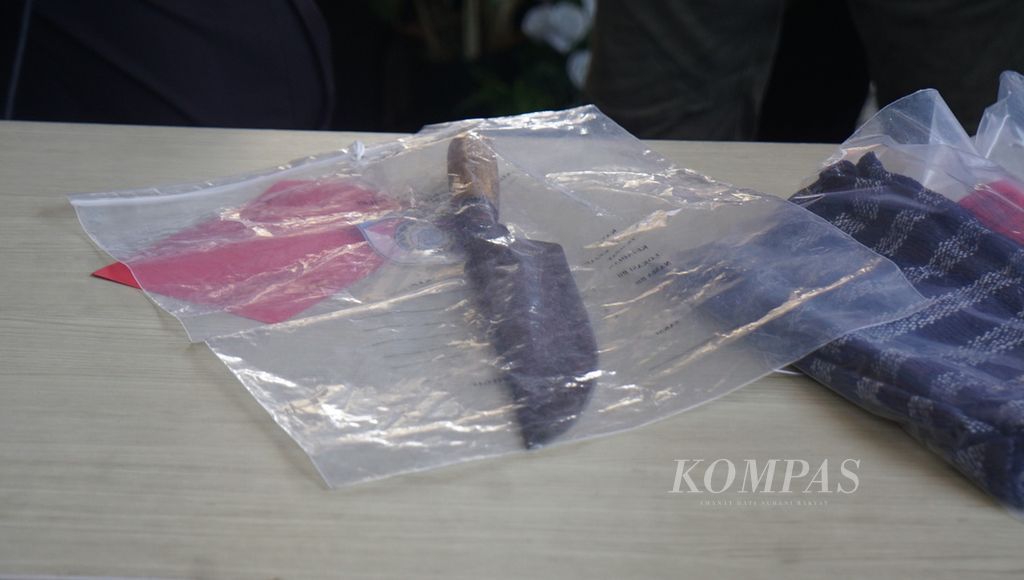 Pisau yang digunakan Suyono untuk memutilasi tubuh korbannya dalam ungkap kasus di Polres Sukoharjo, Jawa Tengah, Selasa (30/5/2023).