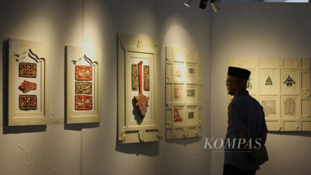 Sebagai daerah bekas kerajaan yang megah, Aceh mewariskan ragam seni ornamen sebagai aktualisasi seni dan budaya masa lampau. Ragam ornamen itu dipamerkan dalam Festival Ornamen Aceh di Museum Tsunami Aceh, Banda Aceh, Sabtu-Rabu (10-14/6/2023). 