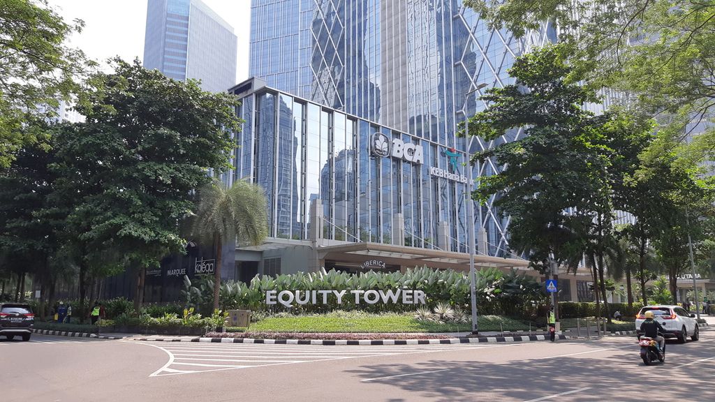 Pantauan salah satu menara di Sudirman Central Business District (SCBD), Jakarta Selatan, Selasa (28/7/2020). 