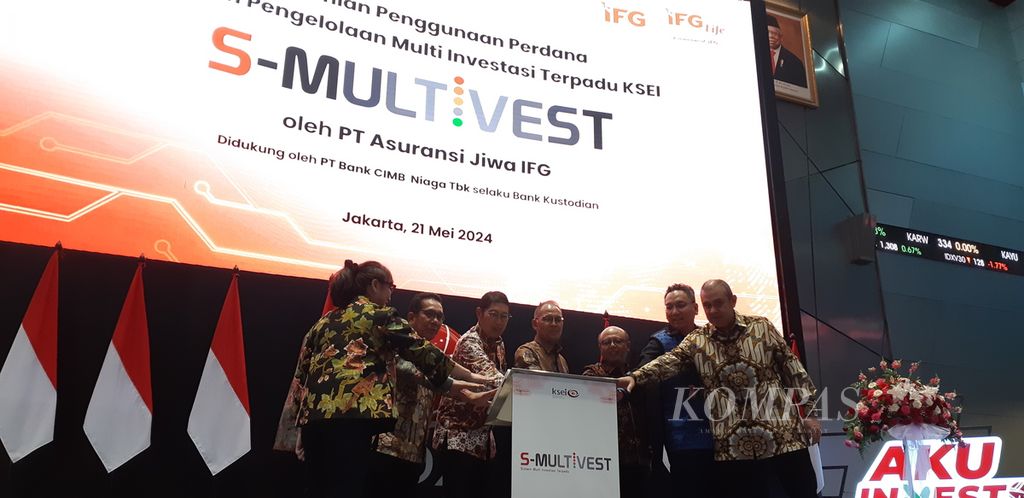 Peluncuran kerja sama pemanfaatan Sistem Multi Investasi Terpadu (S-Multivest) oleh KSEI dan perusahaan asuransi IFG Life, di Bursa Efek Indonesia (BEI), Jakarta, Selasa (21/5/2024).