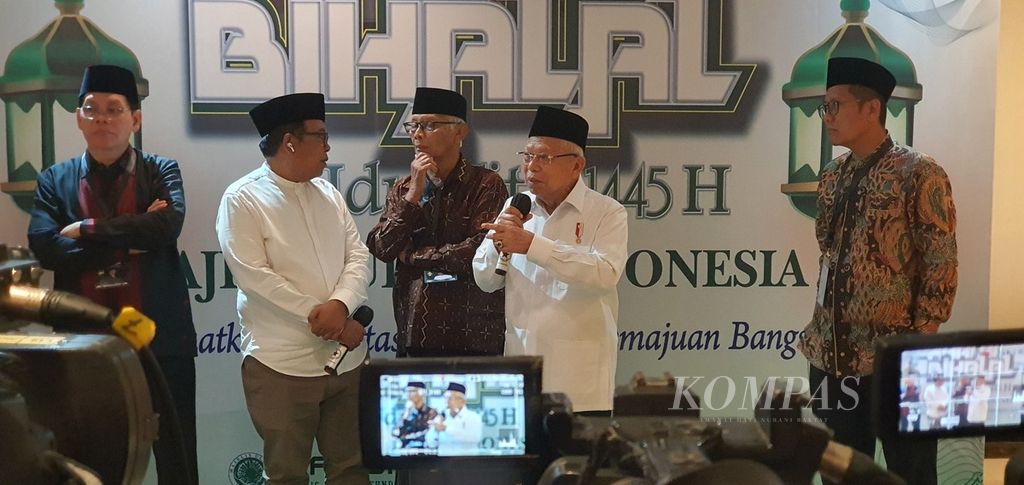 Wakil Presiden Ma'ruf Amin berharap kabinet mendatang diisi sosok profesional. Hal ini disampaikan seusai Halalbihalal Majelis Ulama Indonesia di Jakarta, Selasa (7/5/2024).