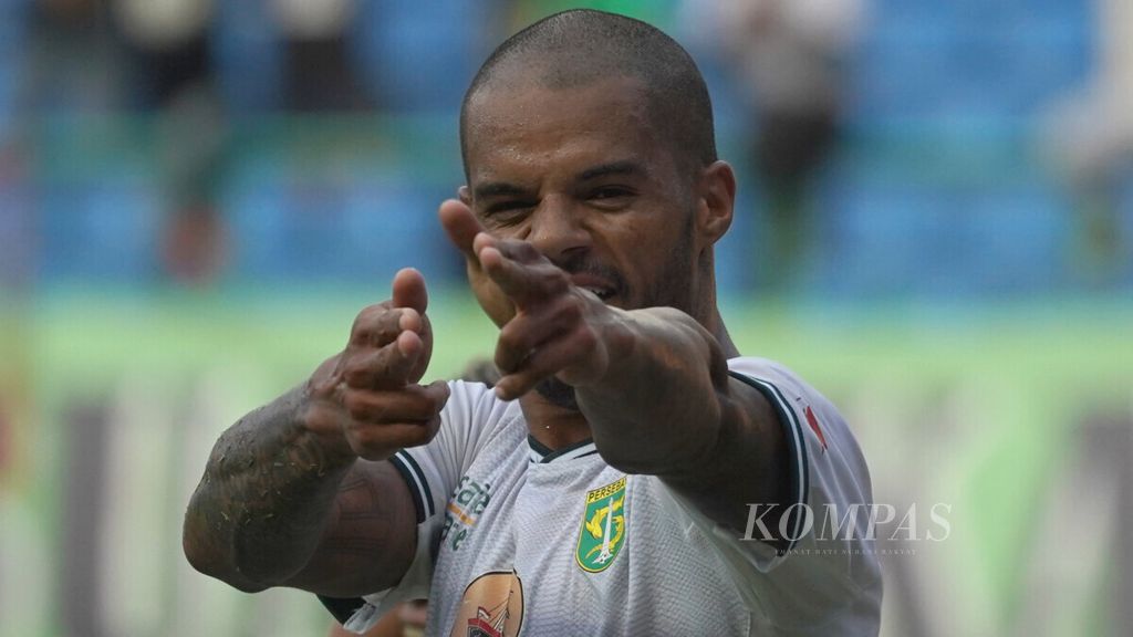 Ekspresi striker Persebaya David Aparecido da Silva usai mencetak gol kedua ke gawang Payangara FC pada laga Showy League 1 di Stadion Patriot Kantarabaga Bekasi, Sabtu (31/8/2019).