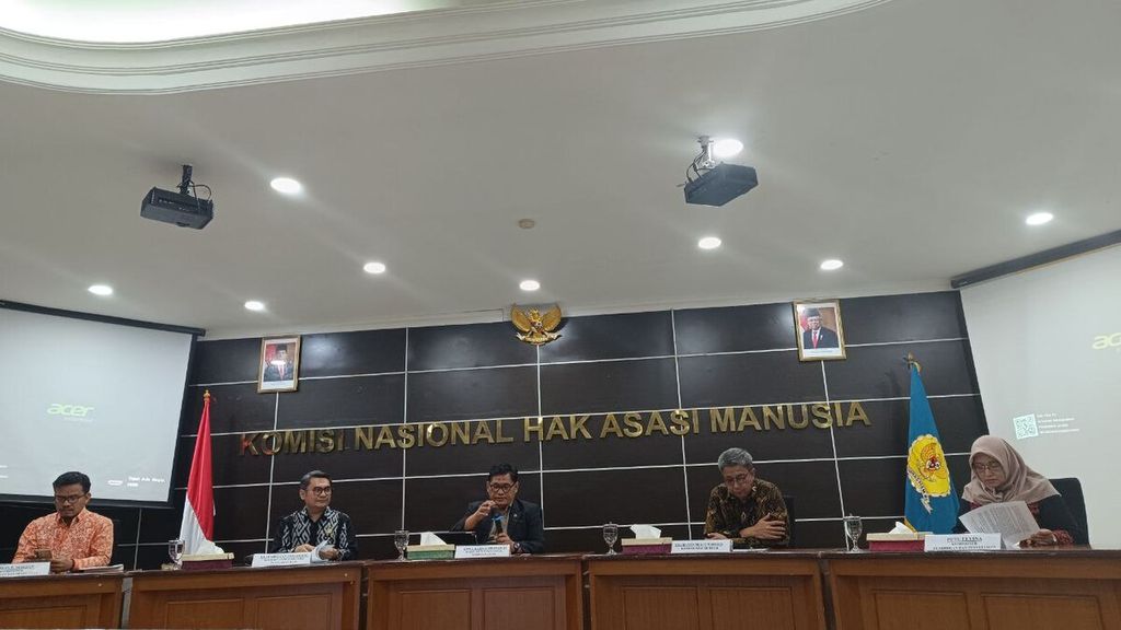 Komisi Nasional Hak Asasi Manusia menggelar konferensi pers tentang temuan awal konflik lahan di Pulau Rempang, Kepulauan Riau, Jumat (22/9/2023). 