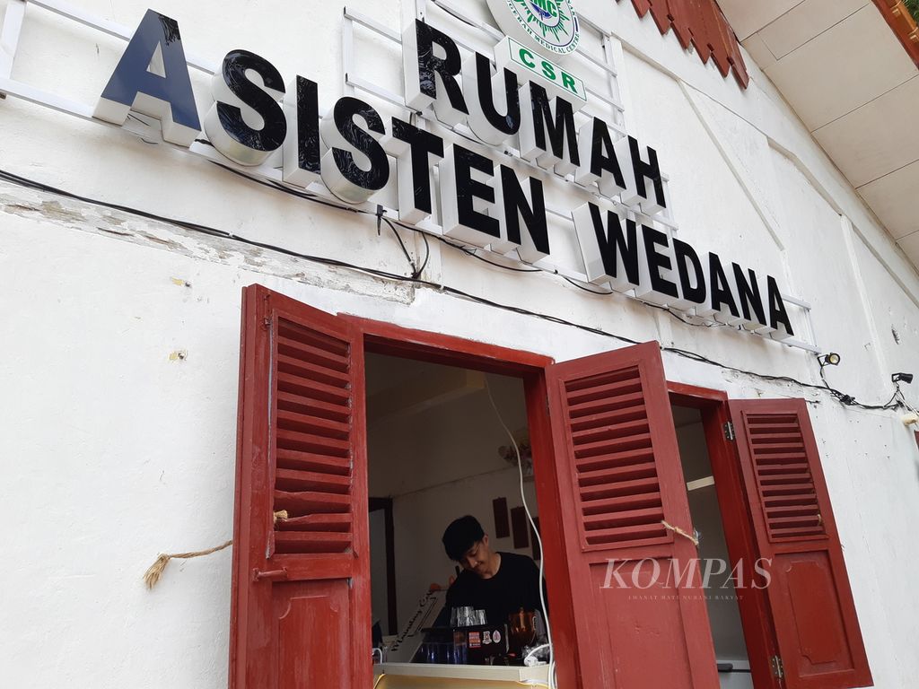 Satu sisi Rumah Asisten Wedana, salah satu bangunan cagar budaya di Kota Metro, Lampung, Sabtu (24/2/2024). Bangunan tersebut dimanfaatkan sebagai ruang kreatif bagi anak-anak muda.
