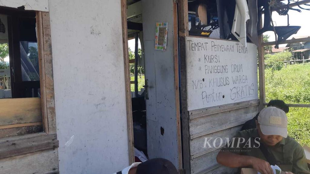 Tempat penyewaan tenda gratis bagi warga Puntun, kampung narkoba, milik Saleh digeledah aparat Polda Kalteng, Selasa (10/9/2024).