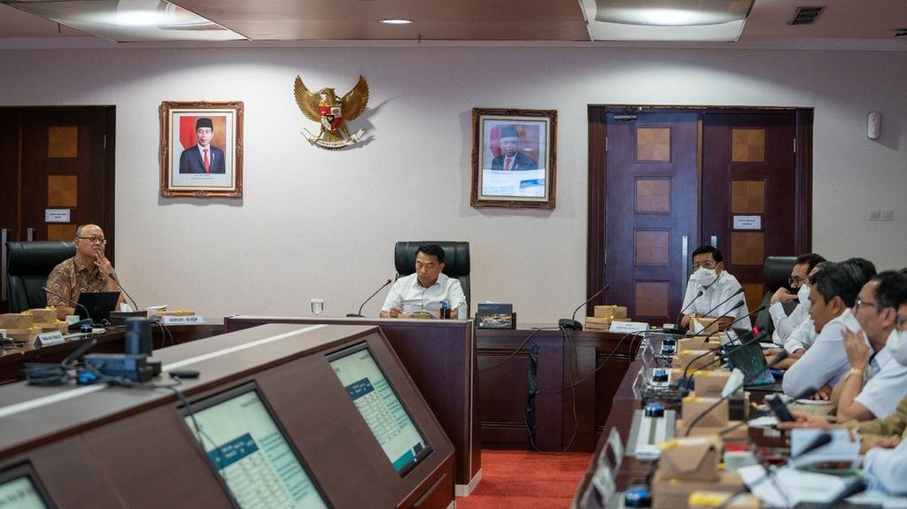 Kepala Staf Kepresidenan Moeldoko memimpin rapat koordinasi membahas stok beras nasional bersama Kementerian Pertanian, Kementerian Perdagangan, Bulog, dan Badan Pangan Nasional di Jakarta, Rabu (14/12/2022).
