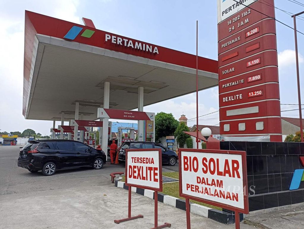 Sebagian besar sentra pengisian bahan bakar umum kehabisan biosolar di sepanjang Jalan Lintas Sumatera, sebagaimana terlihat di Jalan Sisingamangaraja, Medan, Sumatera Utara, Jumat (25/3/2022).