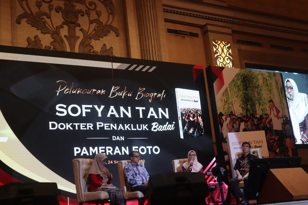 Diskusi dalam peluncuran buku <i>Sofyan Tan, Dokter Penakluk Badai</i>, di Medan, Sabtu (24/9/2022).