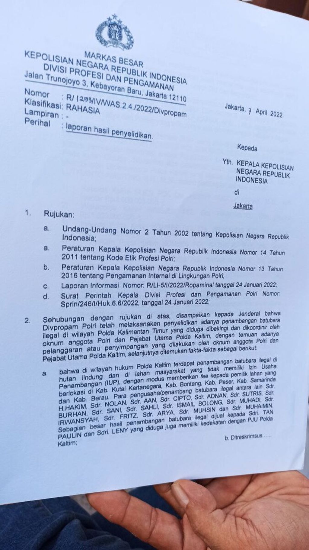 Salinan berkas Laporan Hasil Penyelidikan Dugaan Penerimaan Uang Koordinasi yang melibatkan pejabat kepolisian secara terstruktur terkait dengan kegiatan tambang batubara ilegal di Kalimantan Timur yang dibawa Jaringan Aktivis Pro Demokrasi ke Divisi Profesi dan Pengamanan Polri, Senin (7/11/2022).