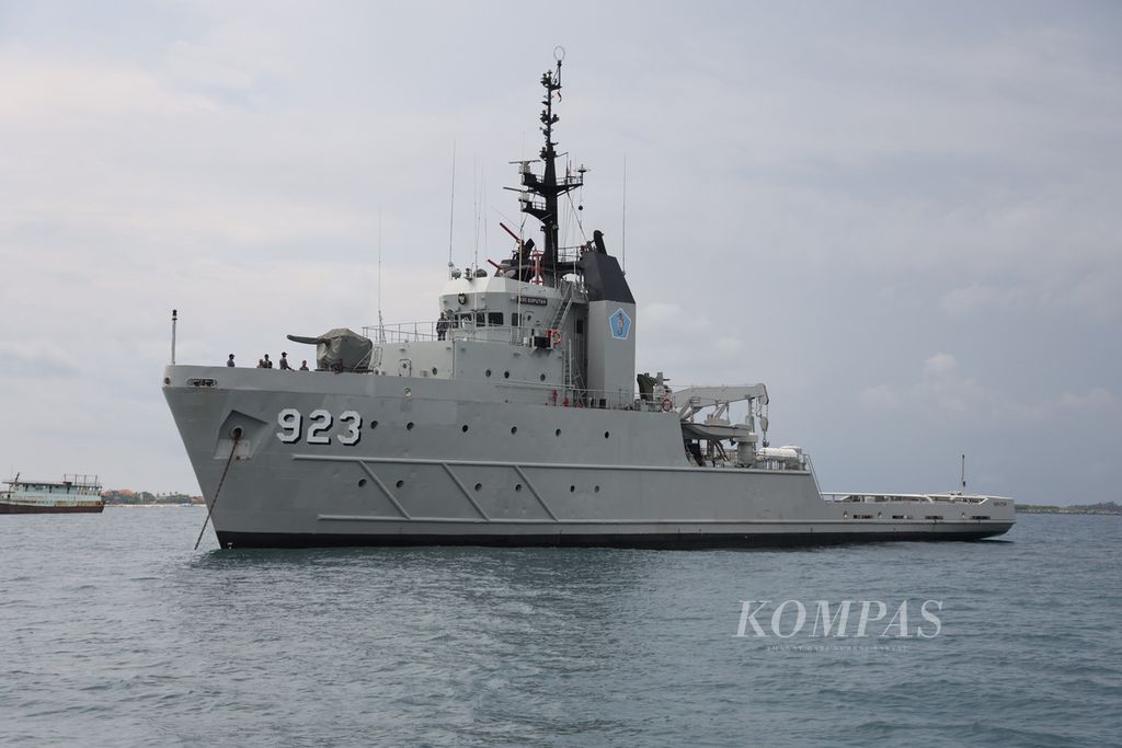 KRI Soputan-923 disiagakan di kawasan Pelabuhan Benoa, Bali, 13 November 2022. TNI Angkatan Laut mengerahkan 14 Kapal Perang Republik Indonesia (KRI) pada 6-19 November untuk mengamankan KTT G20.