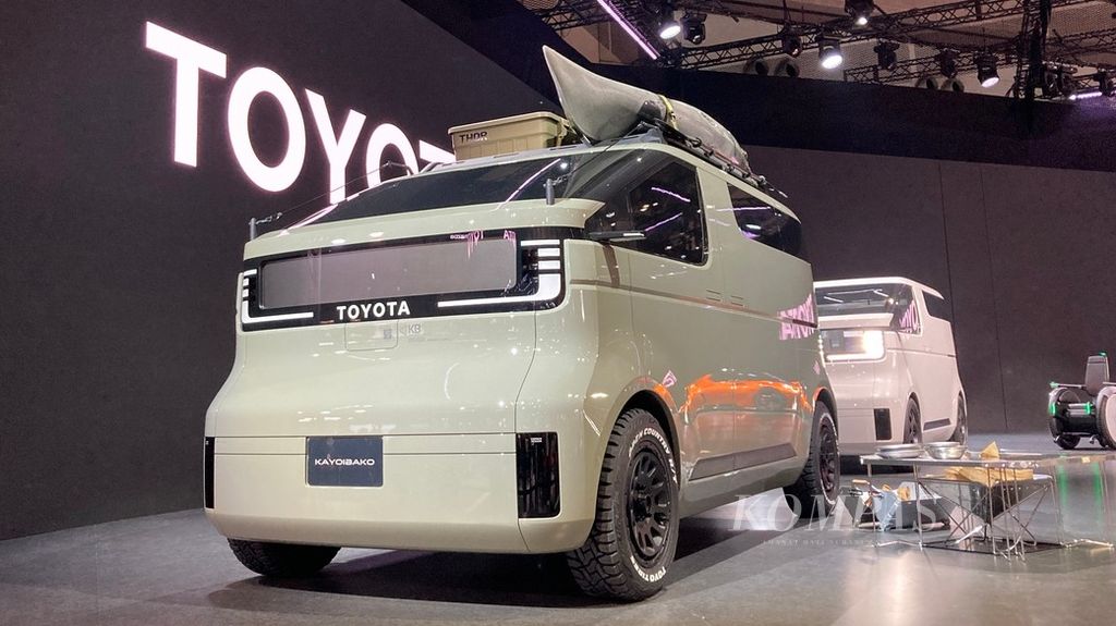 Mobil konsep multiguna Toyota Kayoibako dalam pameran Japan Mobility Show 2023 di Tokyo Big Sight, Tokyo, Jepang, akhir Oktober 2023.