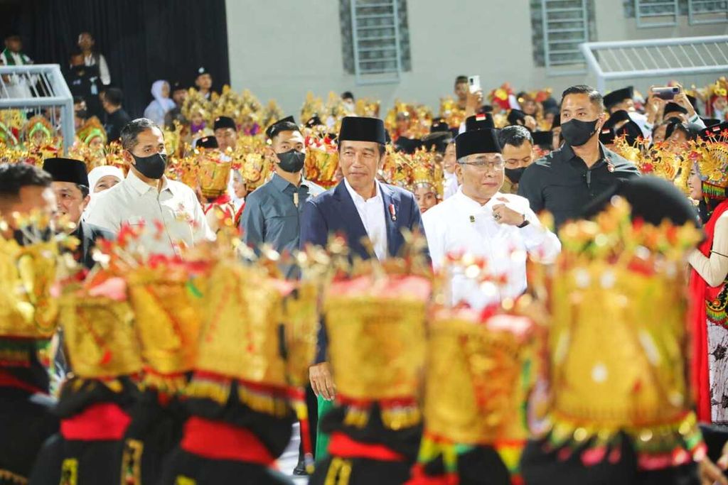 Presiden Joko Widodo saat menghadiri Festival Tradisi Islam Nusantara di Banyuwangi, Jawa Timur, Senin (9/1/2023).
