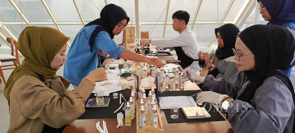 Pelatihan meracik parfum dari Galores Lab, Malang, Sabtu (28/10/2023). 