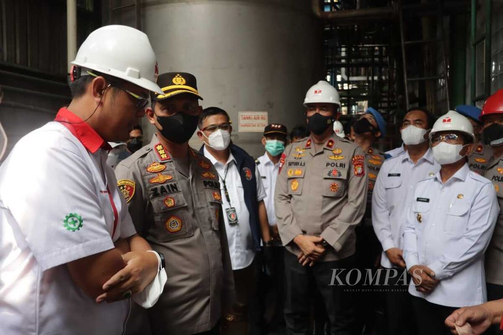Satuan Tugas Penanggulangan Polusi Udara dari Polda Metro Jaya melakukan inspeksi mendadak ke pabrik yang diduga membuang cemaran ke udara di wilayah Tangerang, Banten, Rabu (6/9/2023).