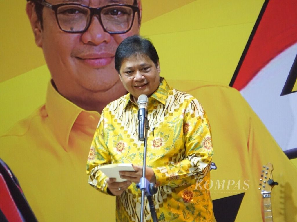 Ketua Umum Partai Golkar Airlangga Hartarto memberikan sambutan dalam acara silaturahmi Partai Golkar di Jakarta, Kamis (20/12/2018) malam.