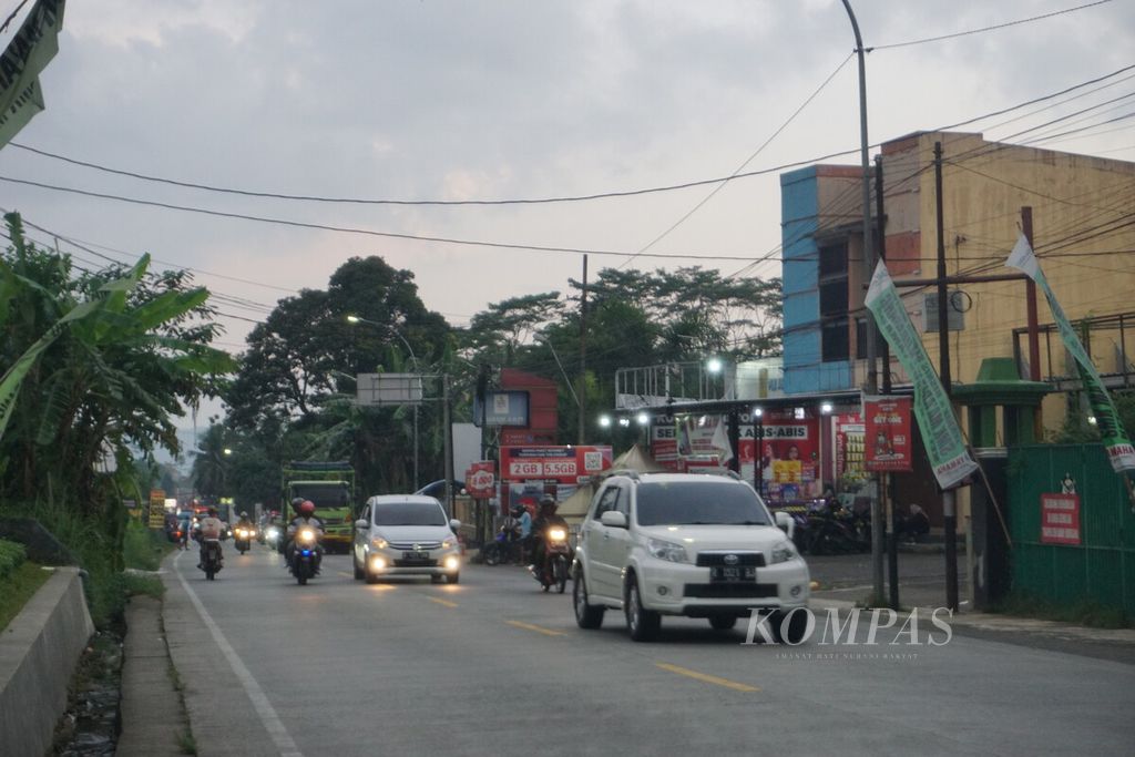 Ruas jalan Ajibarang di Kabupaten Banyumas yang jadi titik temu kendaraan dari arah timur (Purwokerto) dan selatan (Cilacap) tampak lancar, Minggu (8/5/2022) sore.