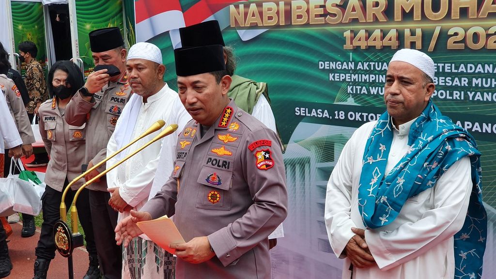 Kepala Kepolisian RI Jenderal Listyo Sigit Prabowo usai menghadiri peringatan Maulid Nabi Muhammad di Lapangan Bhayangkara, Jakarta pada Selasa (18/10/2022).