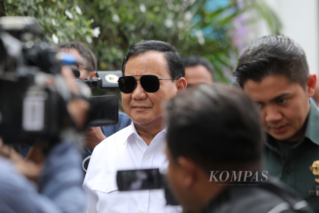 Menteri Pertahanan Prabowo Subianto tiba di Istana Kepresidenan Jakarta untuk bertemu Presiden Joko Widodo, Senin (10/7/2023). 