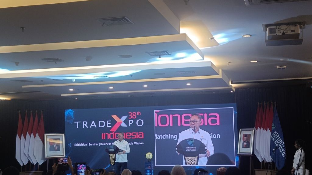 Menteri Perdagangan Zulkifli Hasan di Jakarta, Senin (10/7/2023), memberikan sambutan dalam peluncuran Trade Expo Indonesia (TEI) 2023 di Jakarta, Senin (10/7/2023).