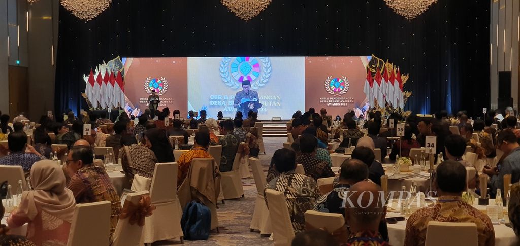 Menteri Desa, Pembangunan Daerah Tertinggal, dan Transmigrasi Abdul Halim Iskandar menyampaikan potensi BUMDes dalam acara penyerahan CSR dan Pengembangan Desa Berkelanjutan Awards 2024 di Jakarta, Selasa (7/5/2024).