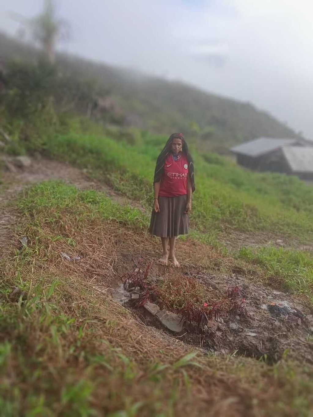 Seorang perempuan warga di Distrik Amuma, Kabupaten Yahukimo, Papua Pegunungan, saat bencana kelaparan melanda September-Oktober 2023.