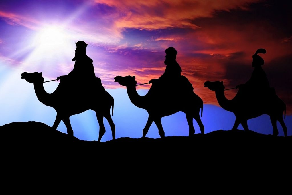 Ilustrasi tiga orang Majus yang melakukan perjalanan dari Timur ke Jerusalem untuk menyambut kelahiran Yesus yang dipandu oleh bintang terang Bethlehem. 