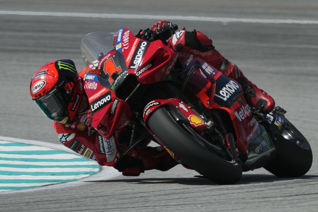 Pebalap Ducati, Francesco Bagnaia, saat balapan MotoGP seri Malaysia di Sepang, 11 November 2023. Bagnaia bersaing ketat dengan Jorge Martin dari Prima Pramac di puncak klasemen.