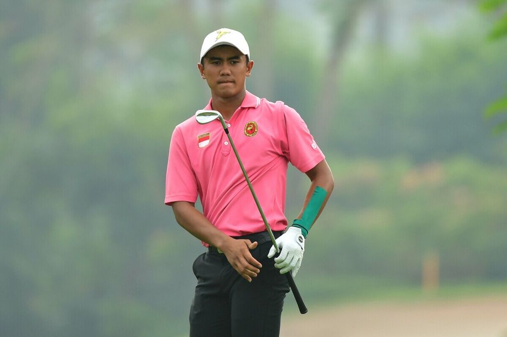 Pegolf Indonesia Naraajie Emerald Ramadhan Putra menempati posisi ktiga klasemen sementara dengan 6 pukulan di bawah par pada Bank BRI Indonesia Open di Pondok Indah Golf Course, Jakarta, Kamis (29/8/2019).