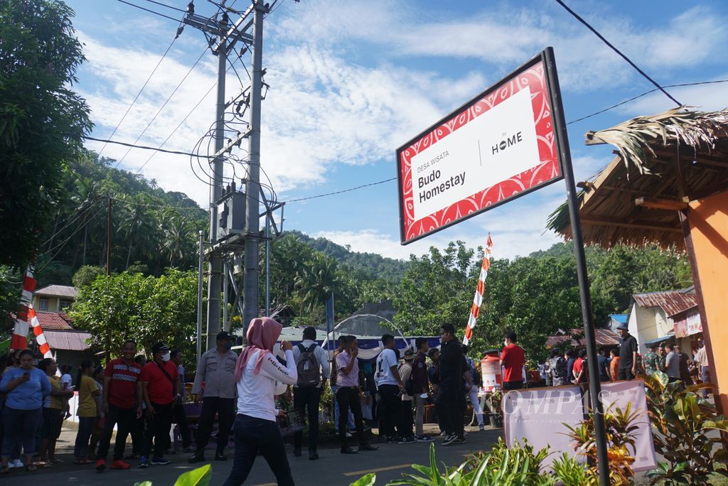 Suasana Desa Budo, Minahasa Utara, Jumat (29/7/2022), menjelang kedatangan Menparekraf.