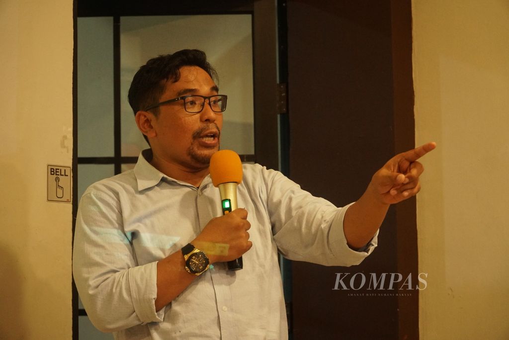 Direktur Pusat Studi Konstitusi (Pusako) Universitas Andalas Charles Simabura berbicara dalam sebuah forum di Padang, Sumatera Barat, Selasa (23/5/2023).