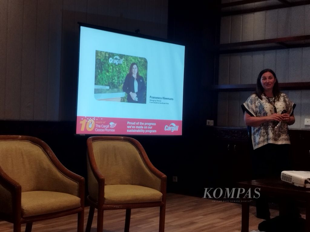 Managing Director, Food Solutions Asia Tenggara Cargill Fransesca Klemens memaparkan program Cargill Cocoa Promise, dalam konferensi pers di Denpasar, Bali, Kamis (14/9/2023).